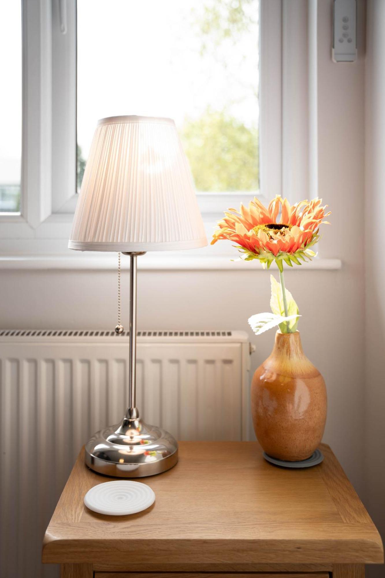 Park View- 2 Bed Apartment Close To East Surrey Hospital Salfords ภายนอก รูปภาพ