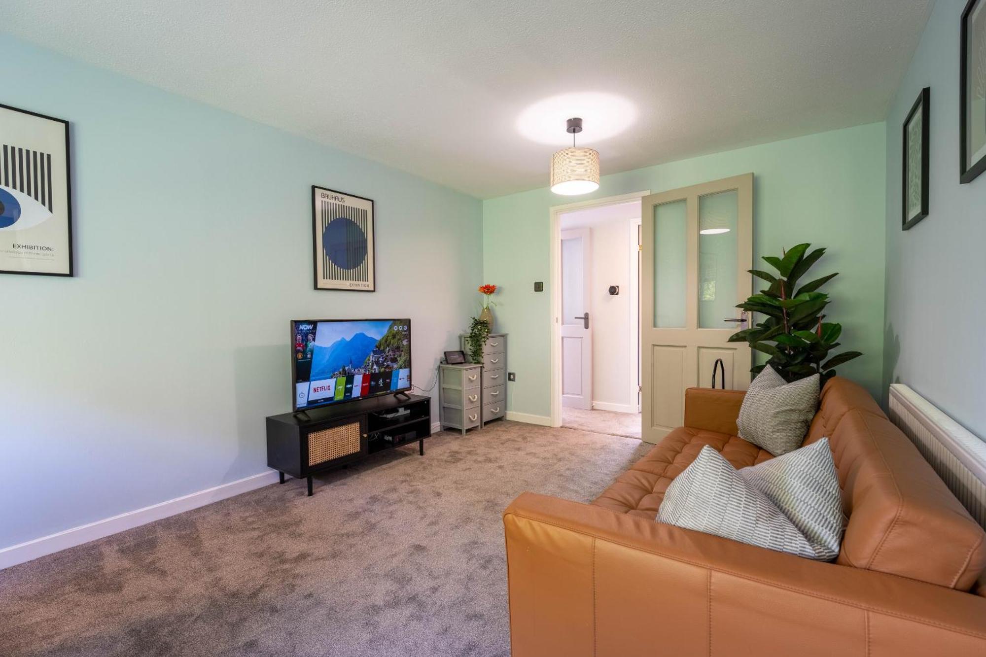 Park View- 2 Bed Apartment Close To East Surrey Hospital Salfords ภายนอก รูปภาพ