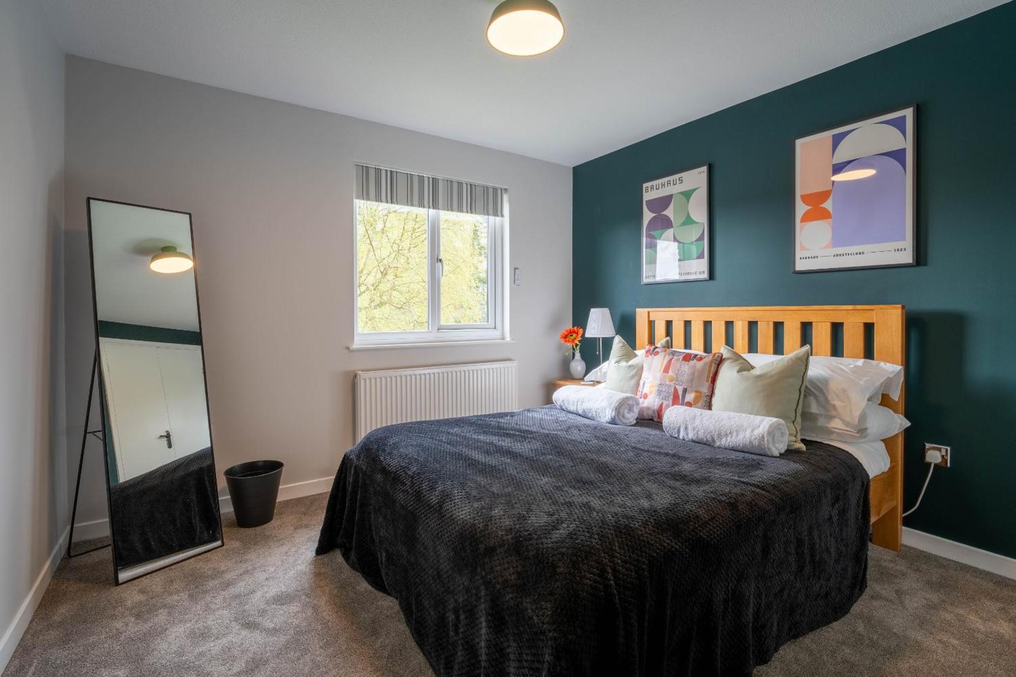 Park View- 2 Bed Apartment Close To East Surrey Hospital Salfords ภายนอก รูปภาพ