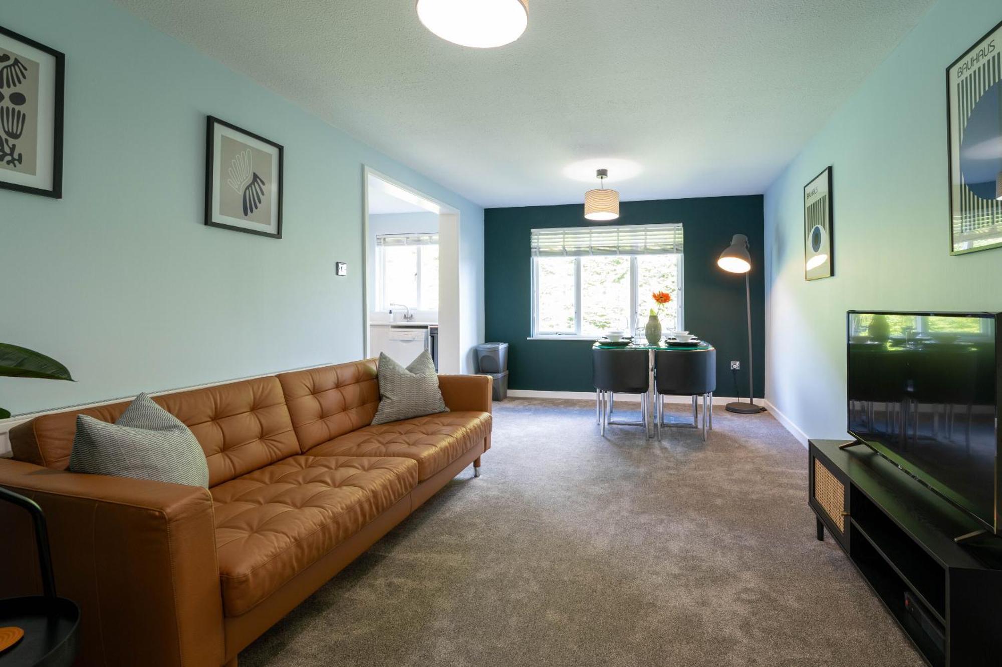 Park View- 2 Bed Apartment Close To East Surrey Hospital Salfords ภายนอก รูปภาพ